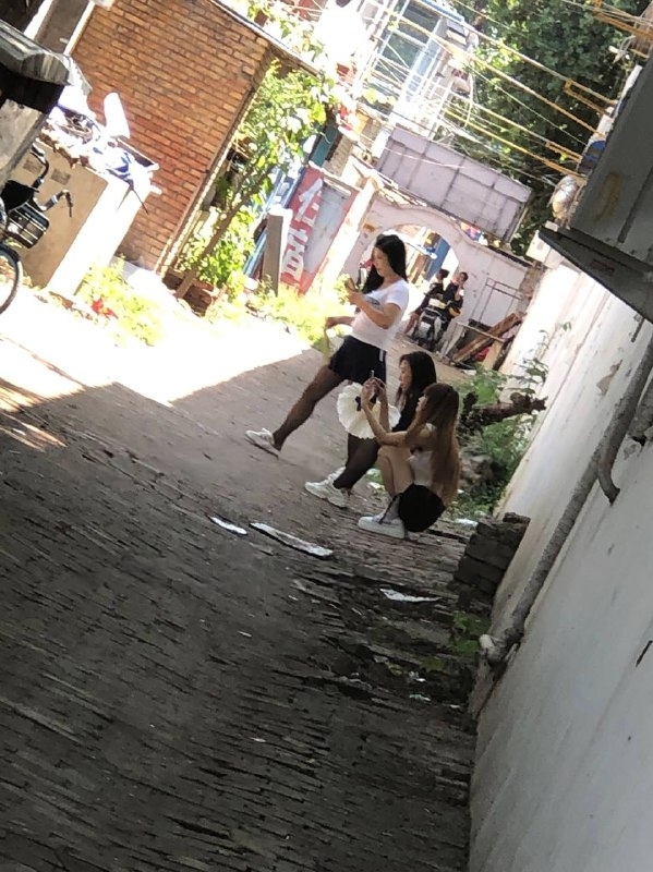 白佛益蒙大药房附近胡同，有个长